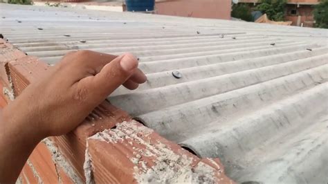 4. Renovação de um telhado com vazamento